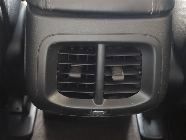 Used 2019 Jeep Cherokee Latitude w/ Popular Appearance Group image 19