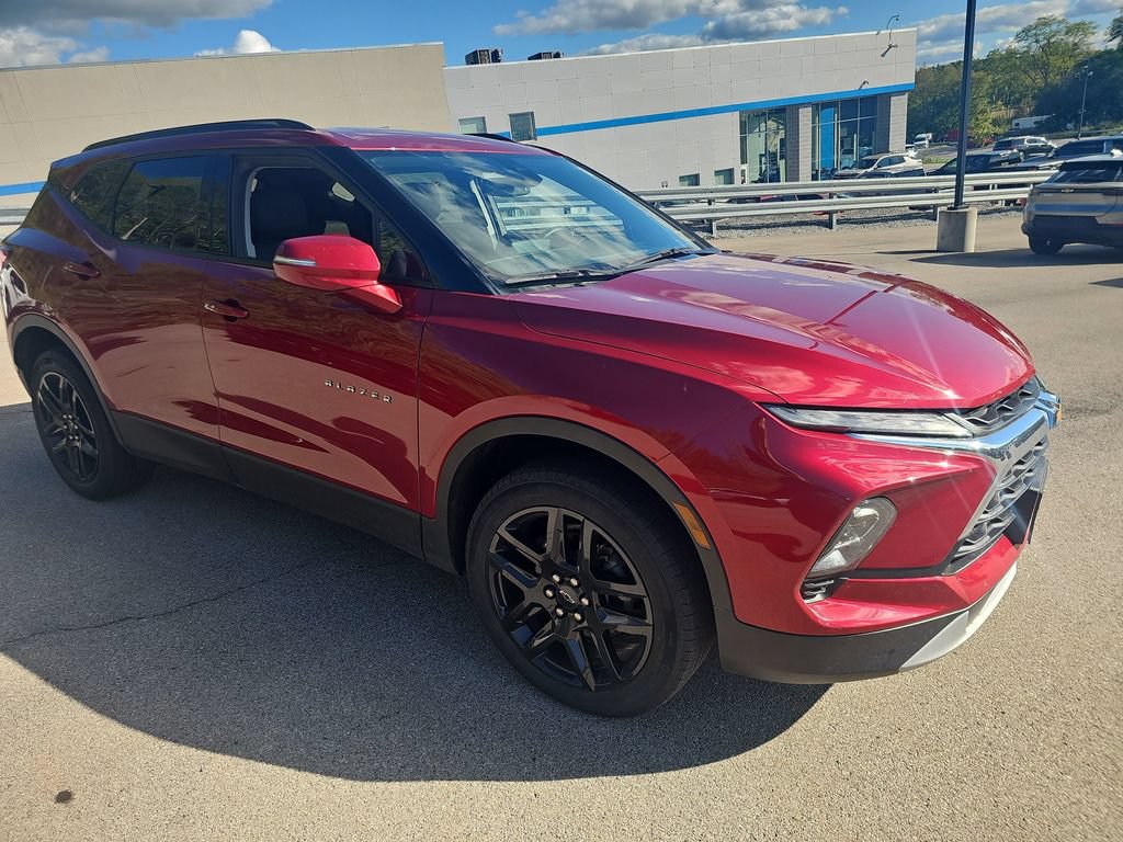 Used 2023 Chevrolet Blazer LT AWD/4WD image 3