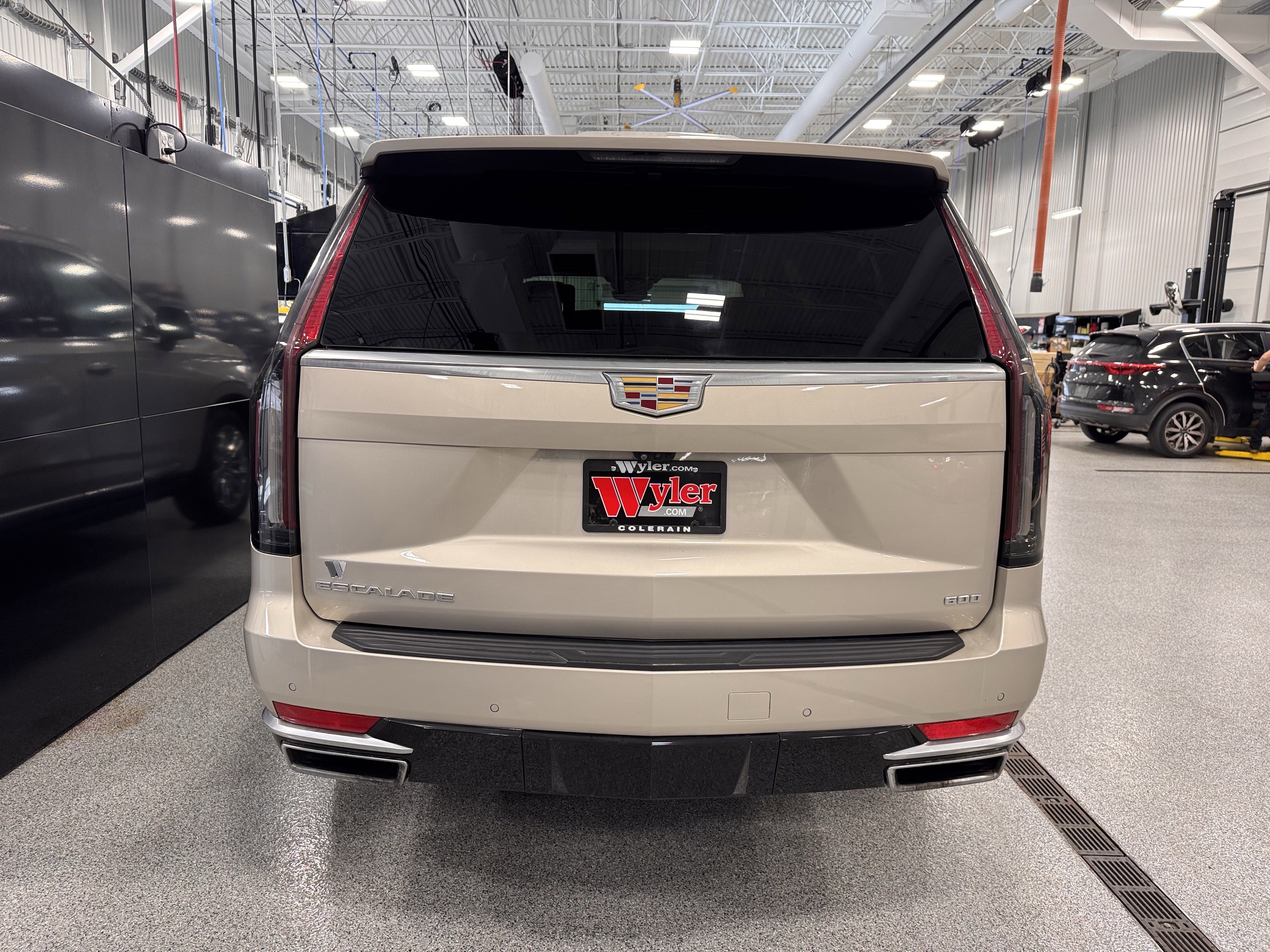 Used 2021 Cadillac Escalade ESV Premium Luxury w/ Driver Assist Tech Package image 37