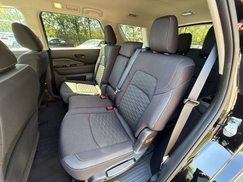 Certified 2025 Nissan Pathfinder SV FWD image 32