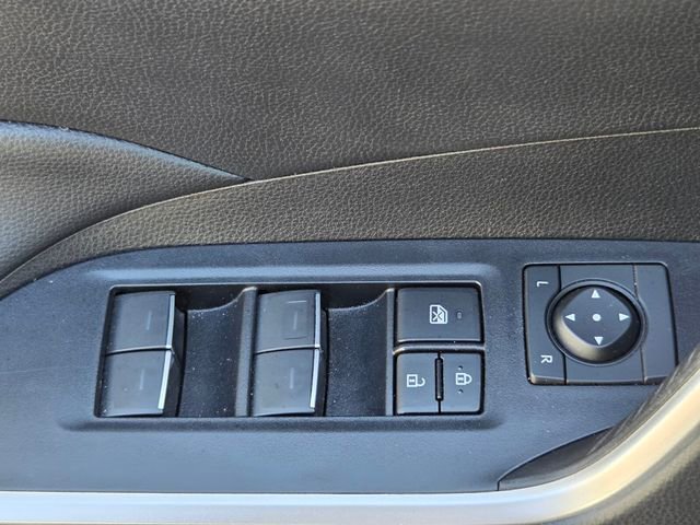 Used 2022 Toyota RAV4 SE image 28