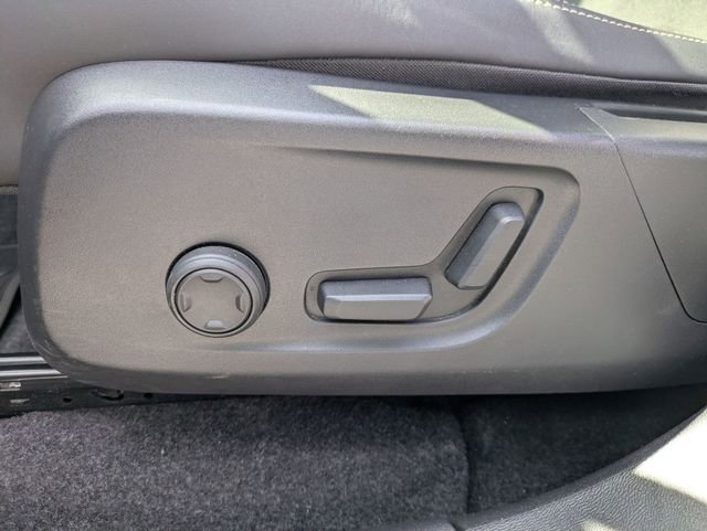 Certified 2023 Volvo XC40 Recharge Plus image 15