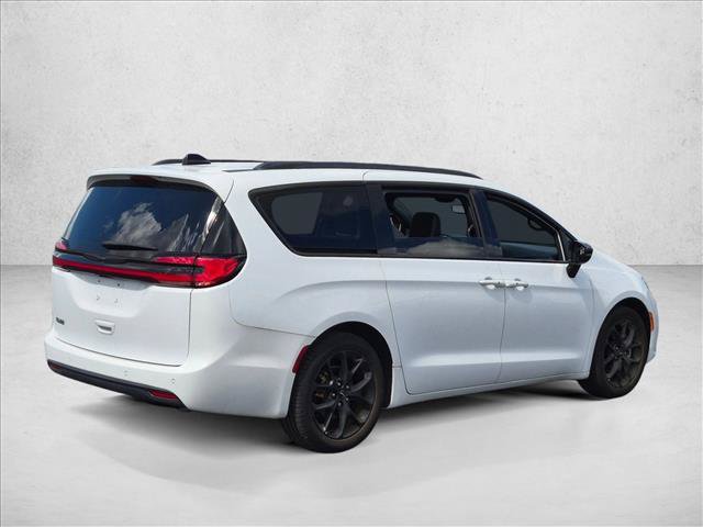 Used 2024 Chrysler Pacifica Touring-L w/ S Appearance Package FWD image 5