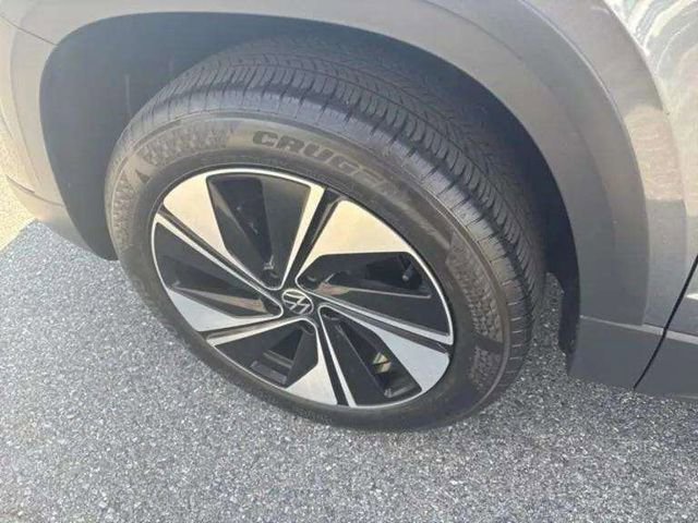 Used 2025 Volkswagen Taos SE AWD/4WD image 25