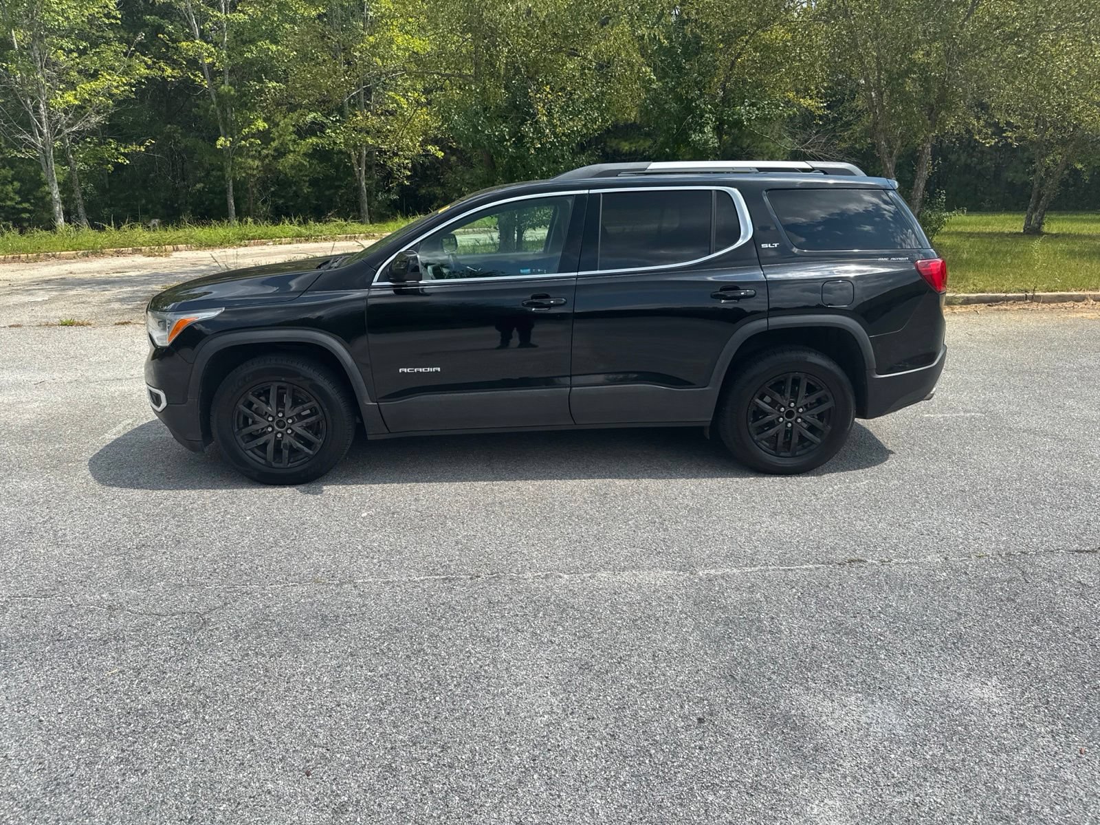 Used 2018 GMC Acadia SLT FWD image 2