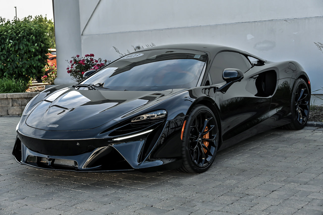 Used 2023 McLaren Artura RWD image 5