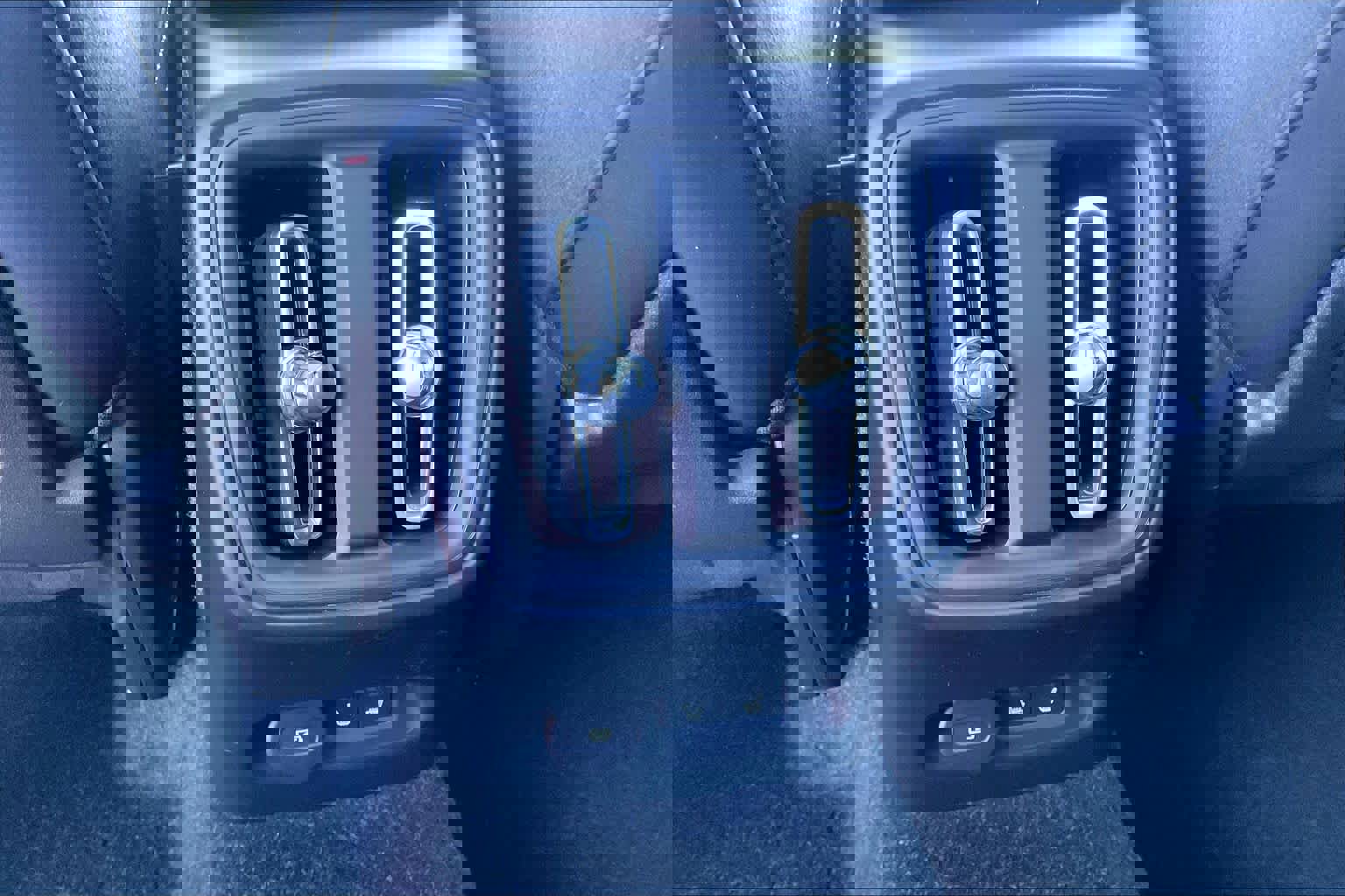 Used 2023 Volvo C40 P8 Recharge Ultimate image 38