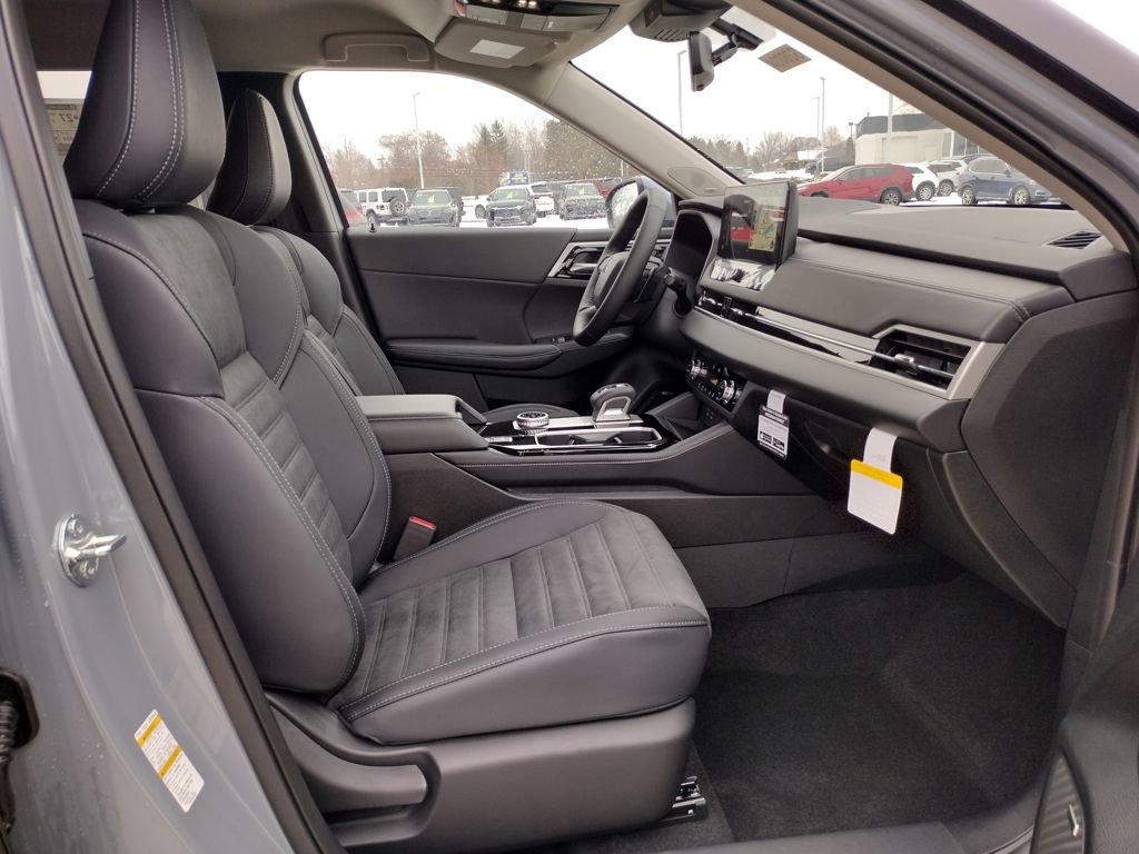 New 2026 Mitsubishi Outlander SE image 10