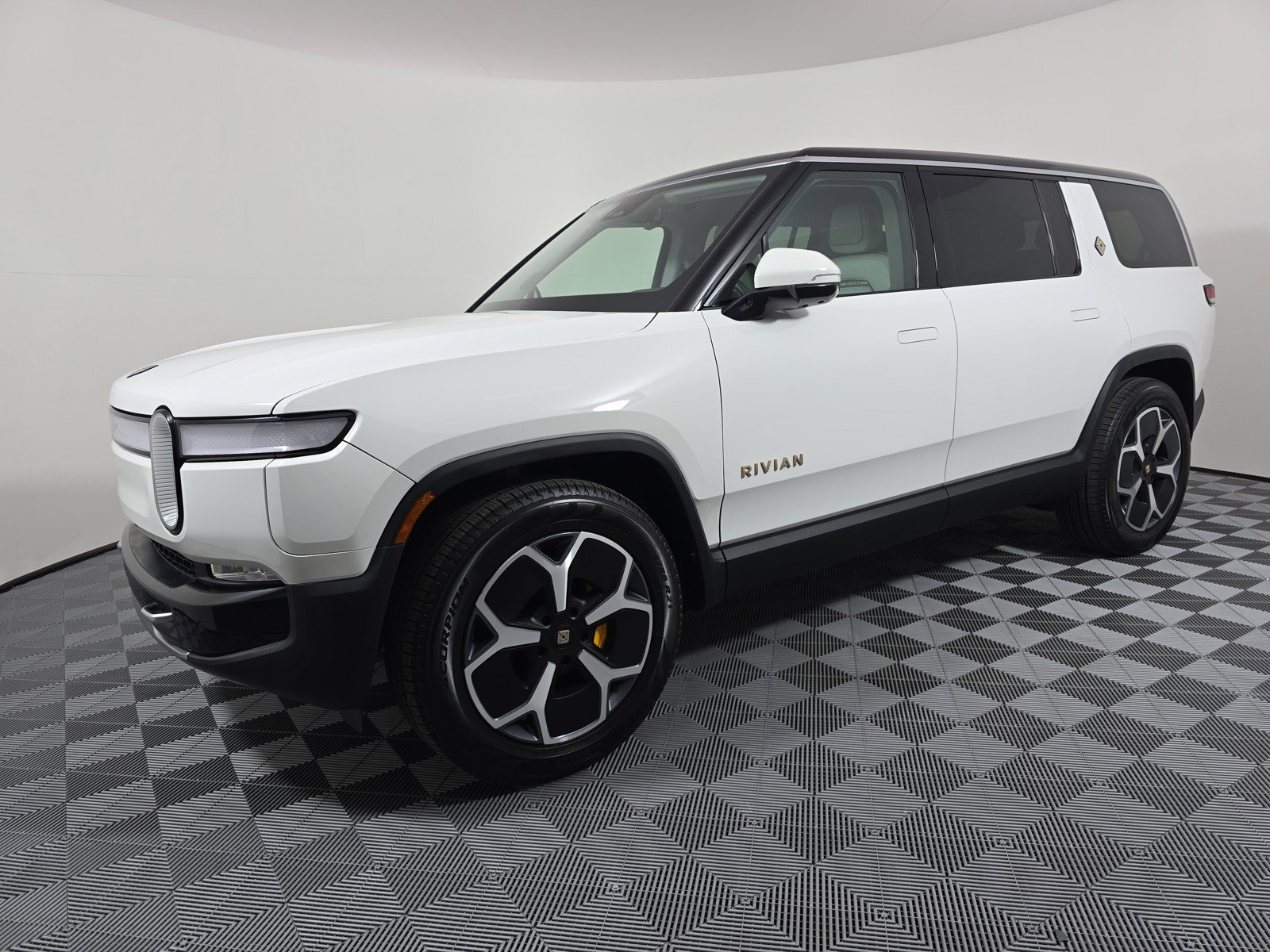 Used 2024 Rivian R1S Adventure