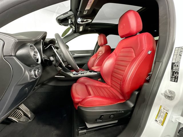 Used 2023 Alfa Romeo Stelvio Veloce AWD/4WD image 4