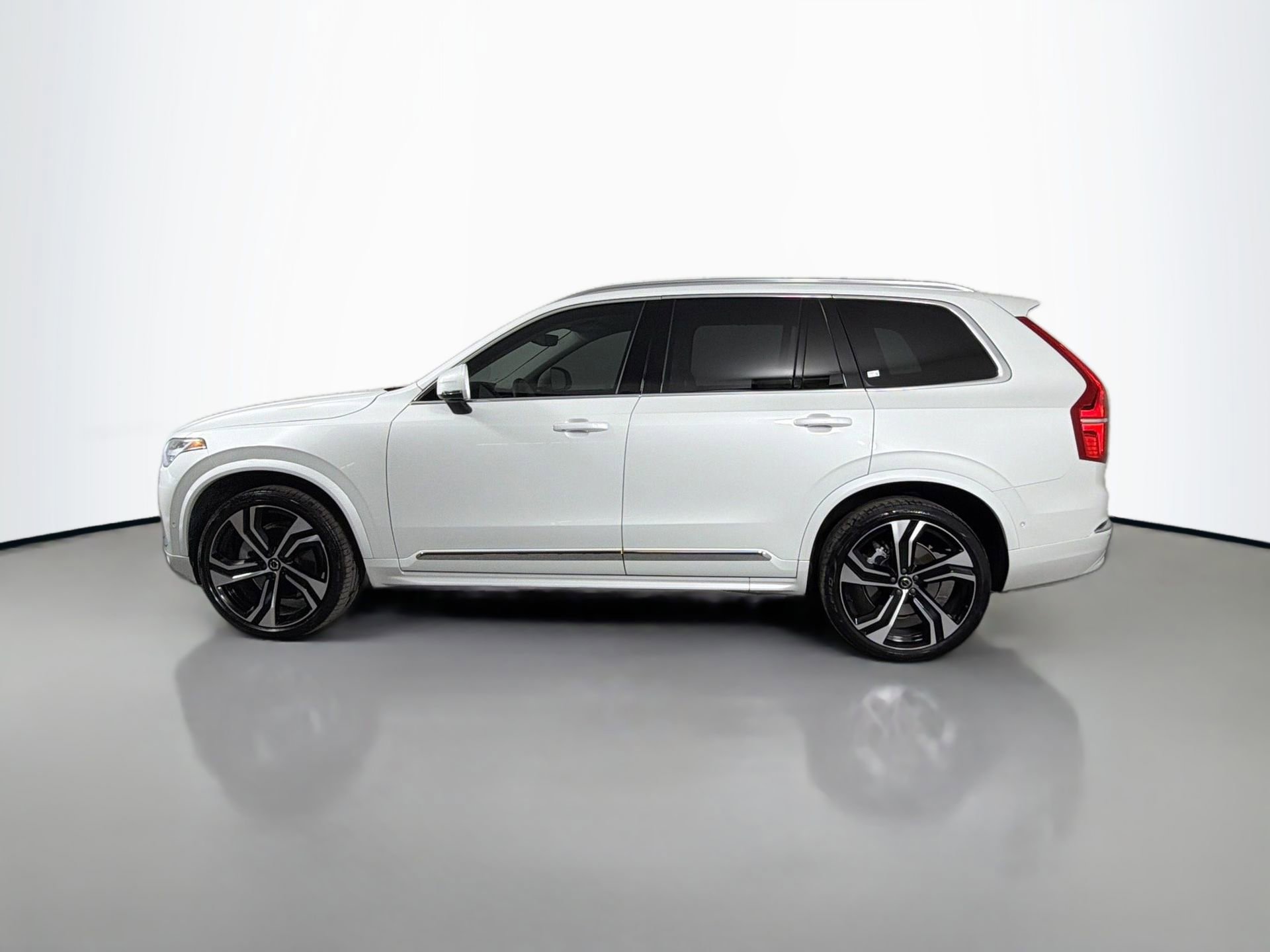 Certified 2024 Volvo XC90 B6 Ultimate w/ Protection Package Premier AWD/4WD image 9