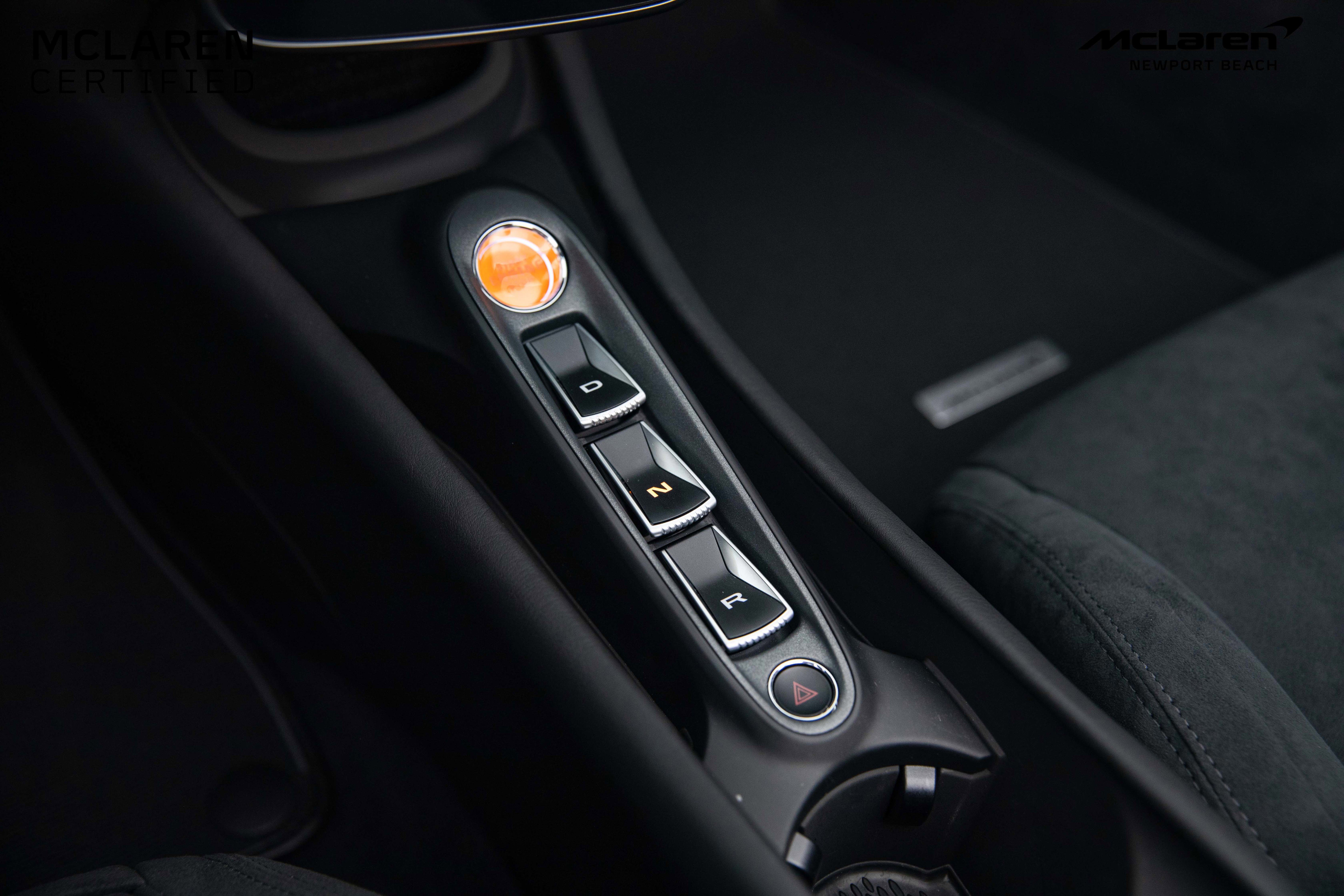 Used 2025 McLaren Artura Spider image 31