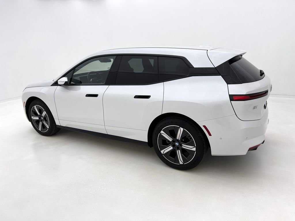Used 2026 BMW iX xDrive45 w/ Premium Package AWD/4WD image 10