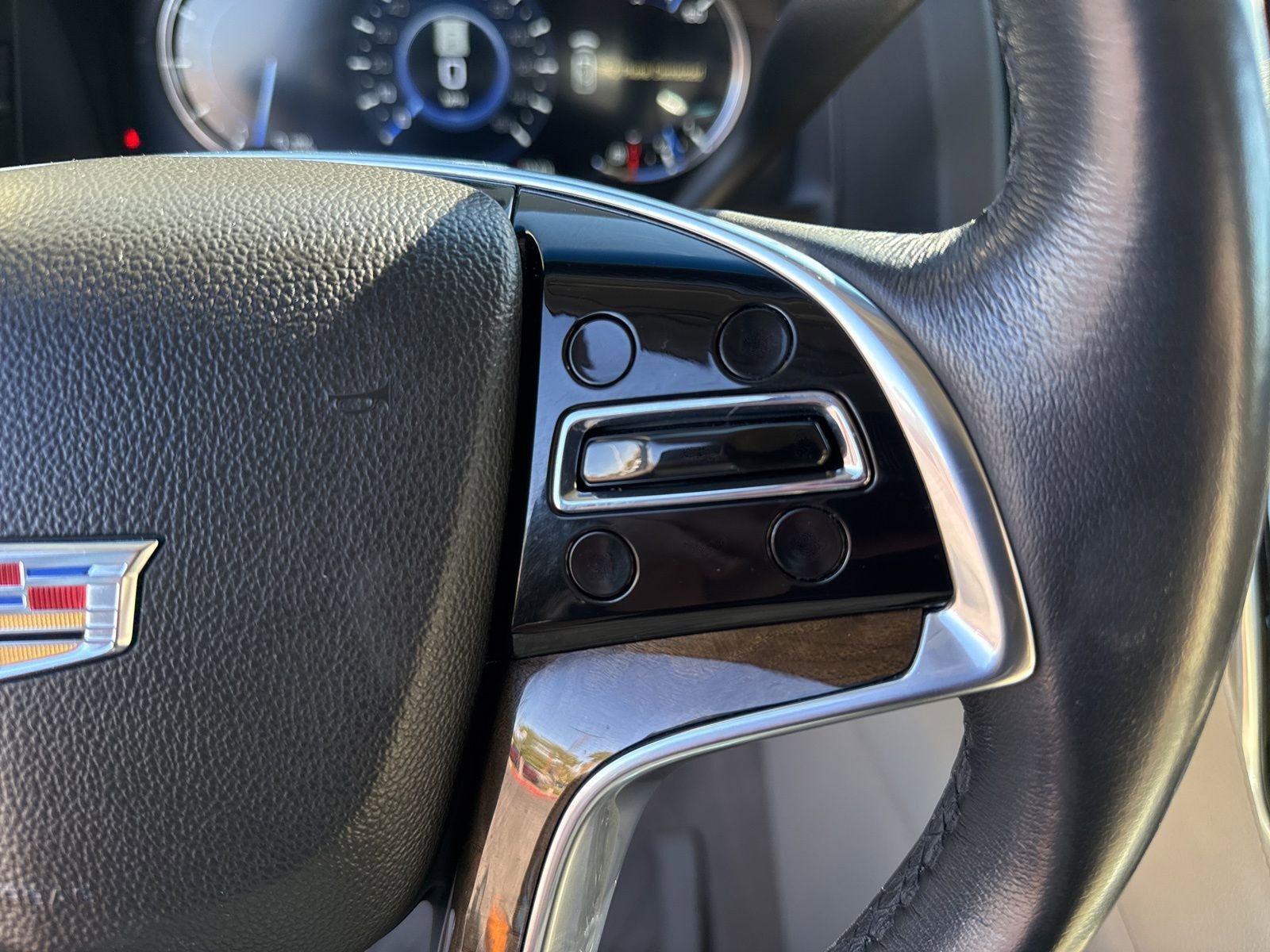 Used 2019 Cadillac Escalade Luxury w/ LPO, Radiant Package image 24