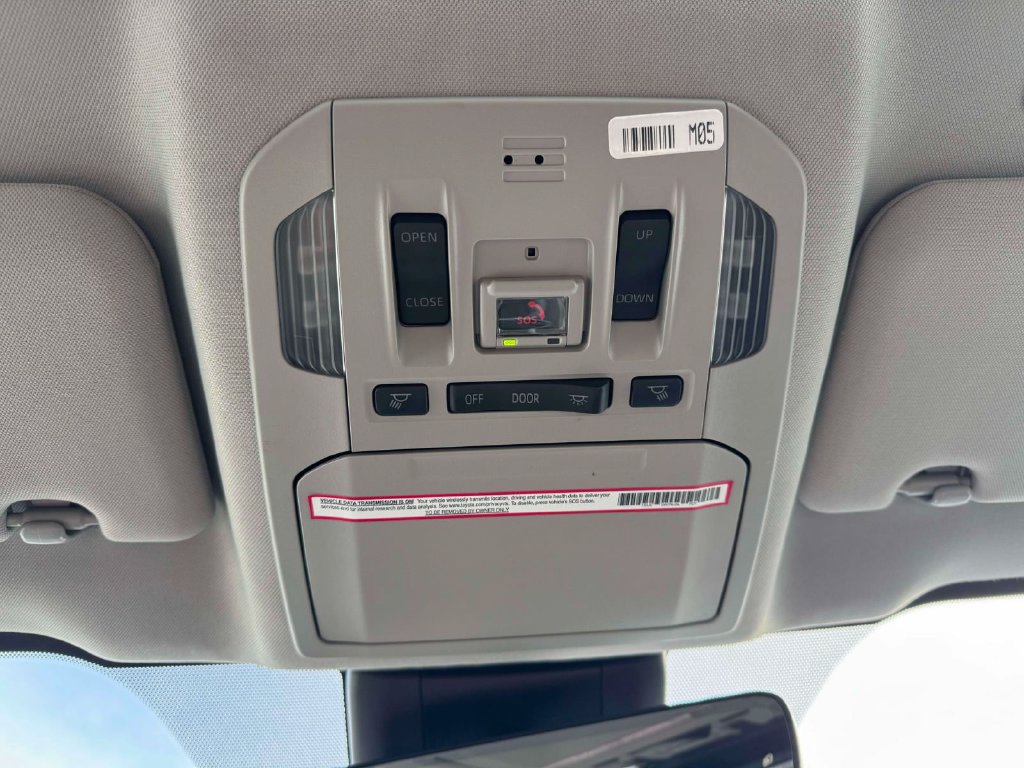 Used 2023 Toyota Highlander XLE AWD/4WD image 33