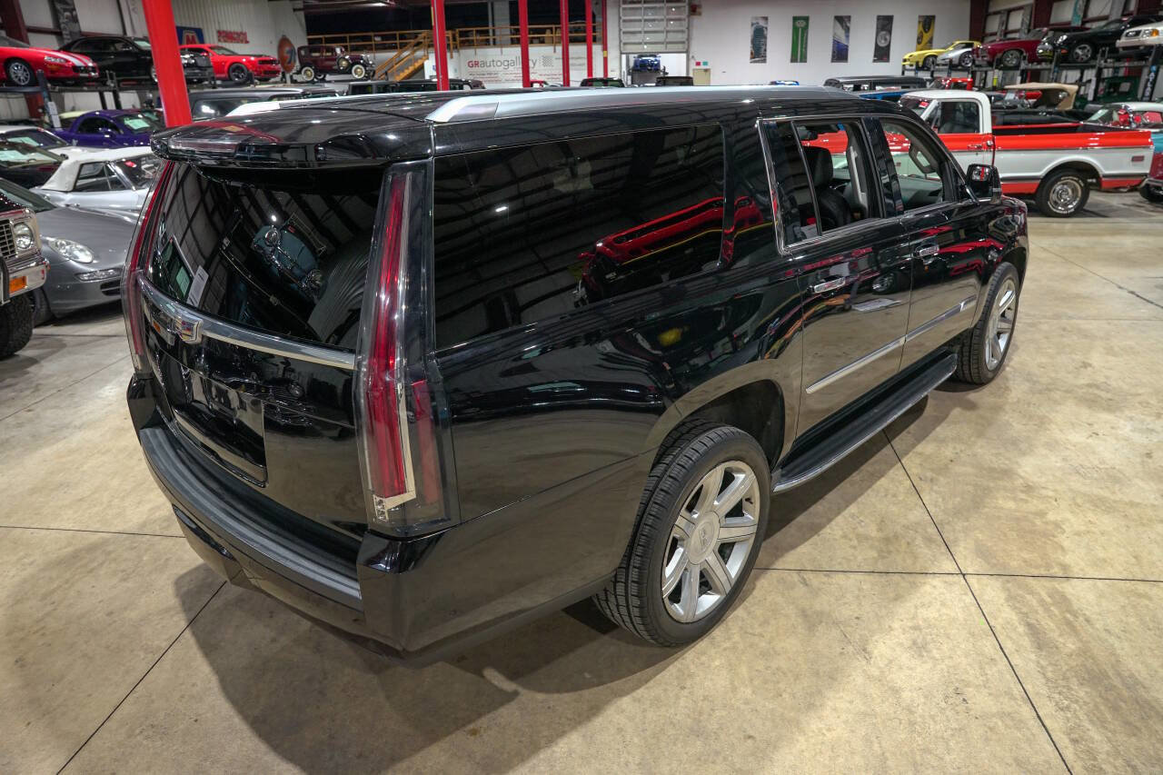 Used 2018 Cadillac Escalade ESV Luxury AWD/4WD image 16