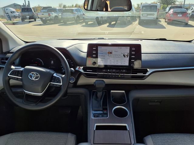 Used 2021 Toyota Sienna LE image 5