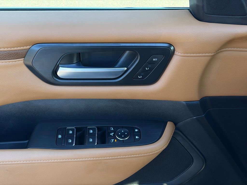 Certified 2025 Nissan Armada SL w/ Captain's Chari Seat Package image 12