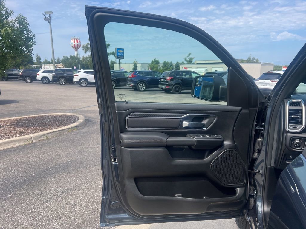 New 2026 RAM 1500 4x4 Crew Cab image 9