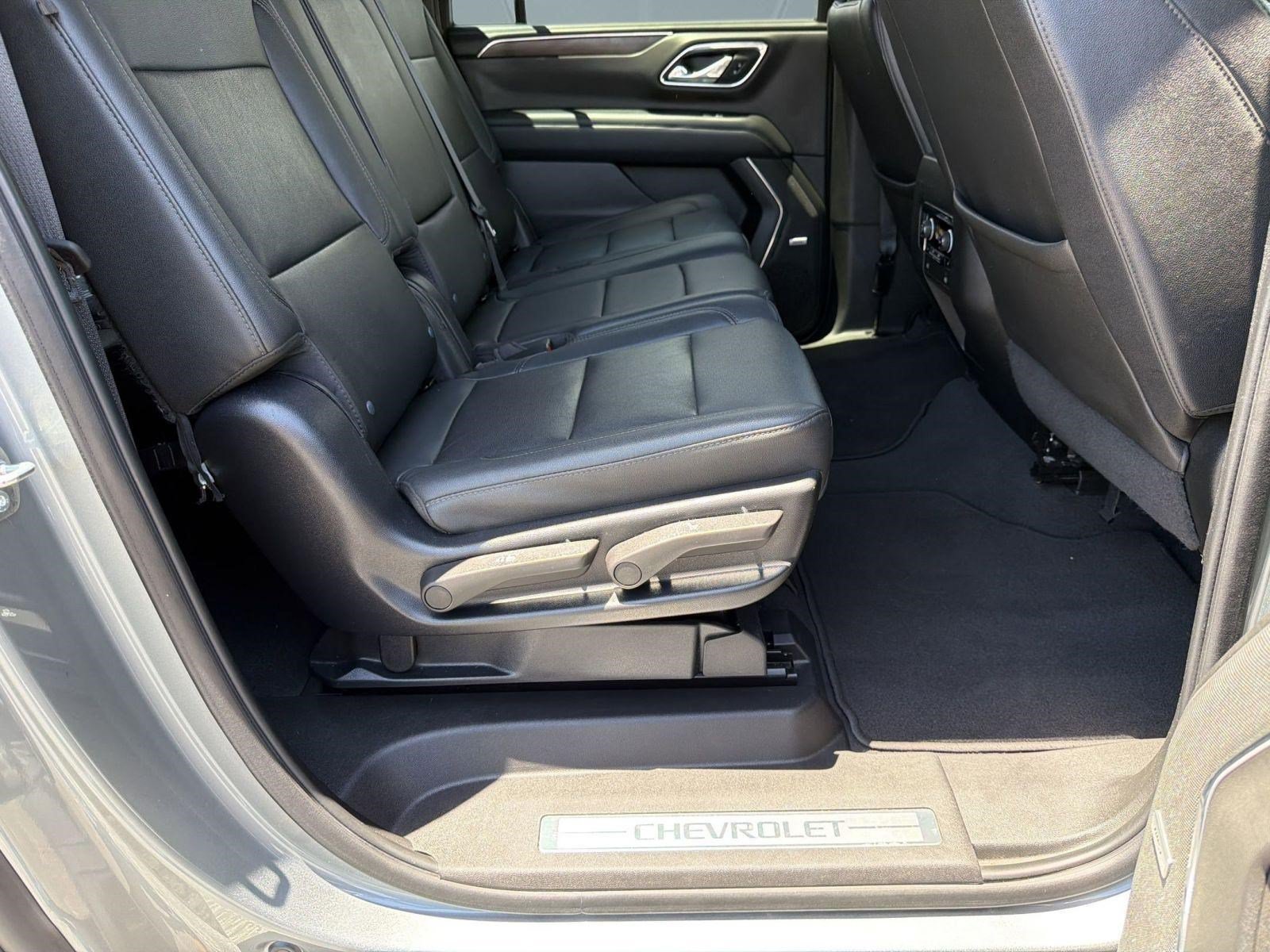 Used 2023 Chevrolet Suburban LT w/ Luxury Package AWD/4WD image 28