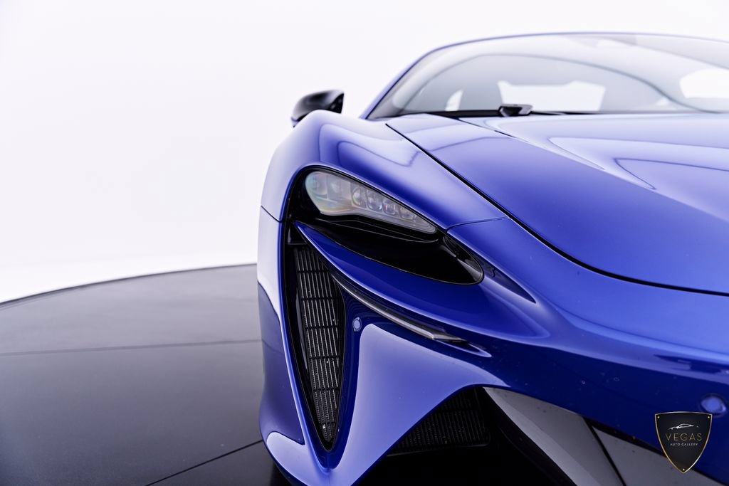 Used 2025 McLaren Artura RWD image 34