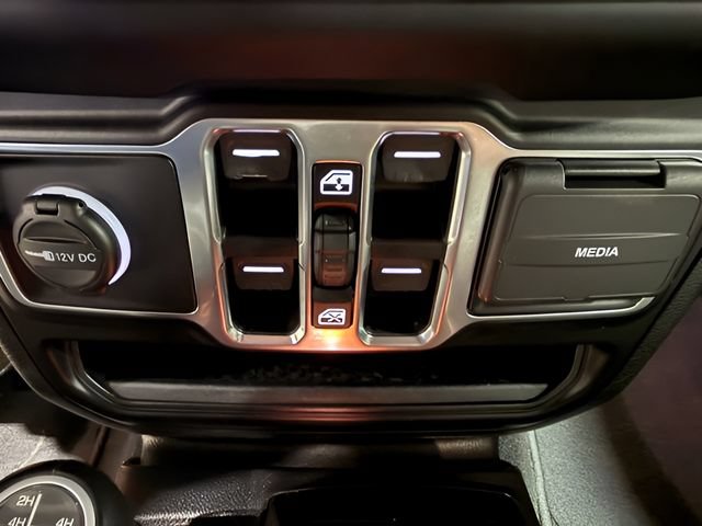 Used 2021 Jeep Wrangler Unlimited Sahara AWD/4WD image 23