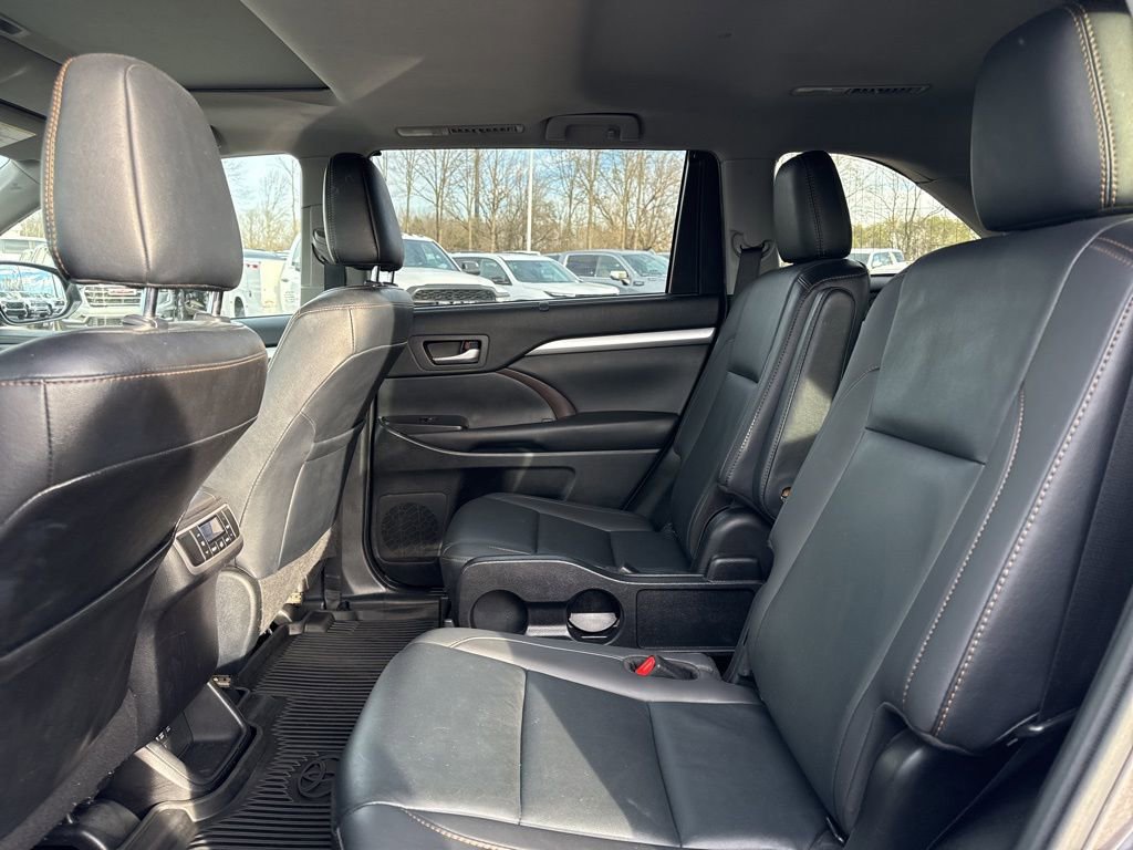 Used 2019 Toyota Highlander XLE image 12
