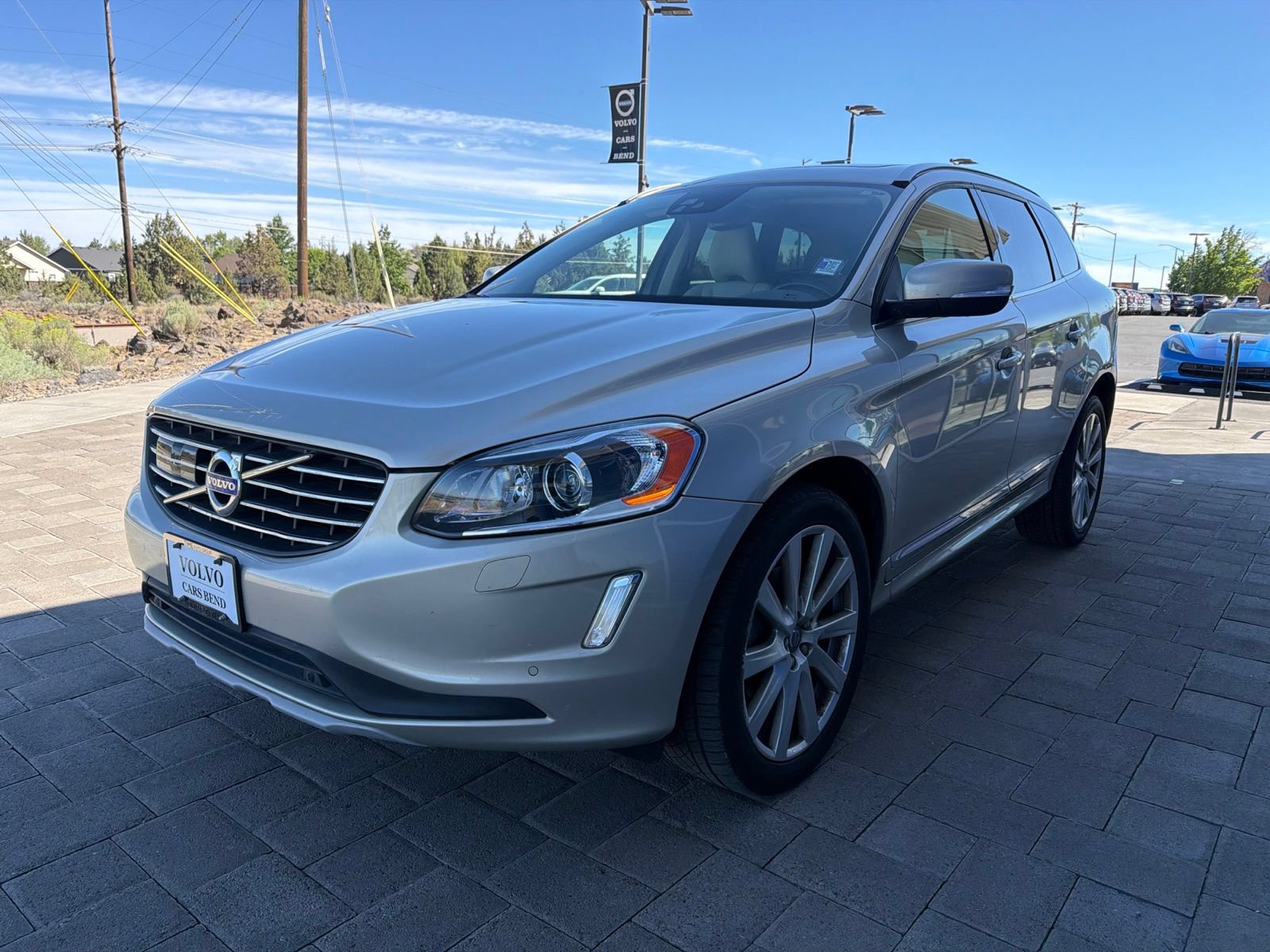 Used 2017 Volvo XC60 T5 Inscription w/ Advanced Package AWD/4WD image 4