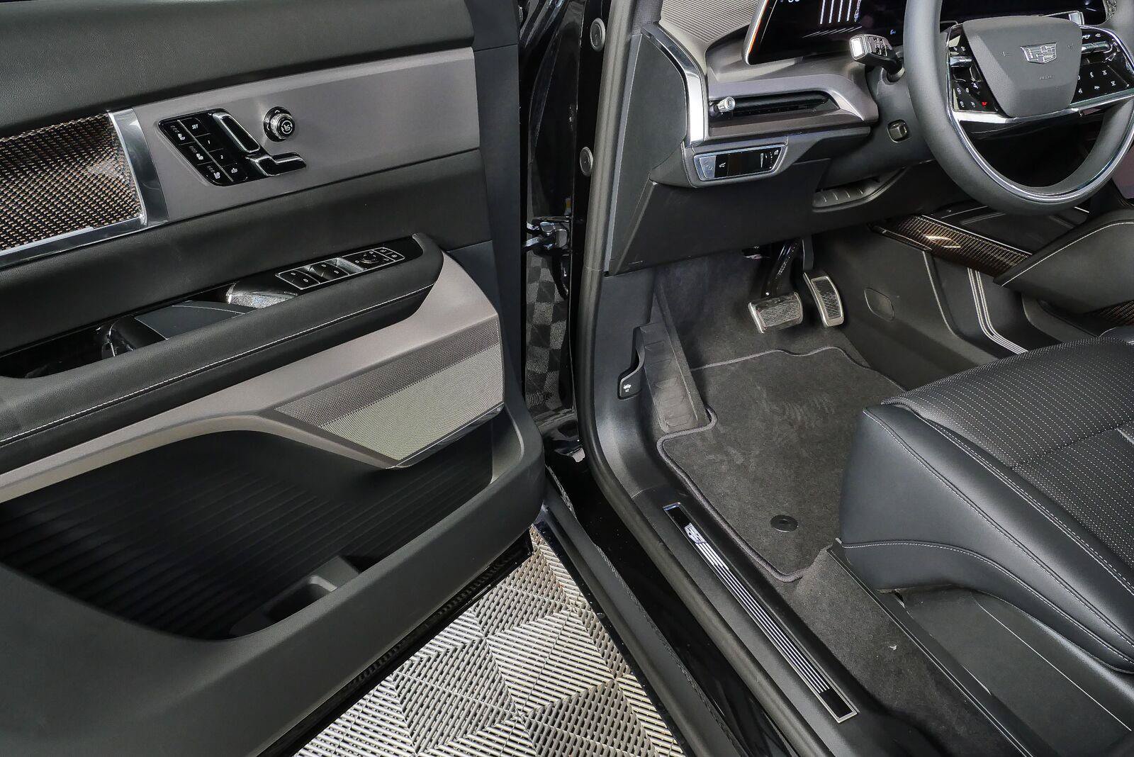 New 2027 Cadillac Vistiq Luxury AWD/4WD image 8