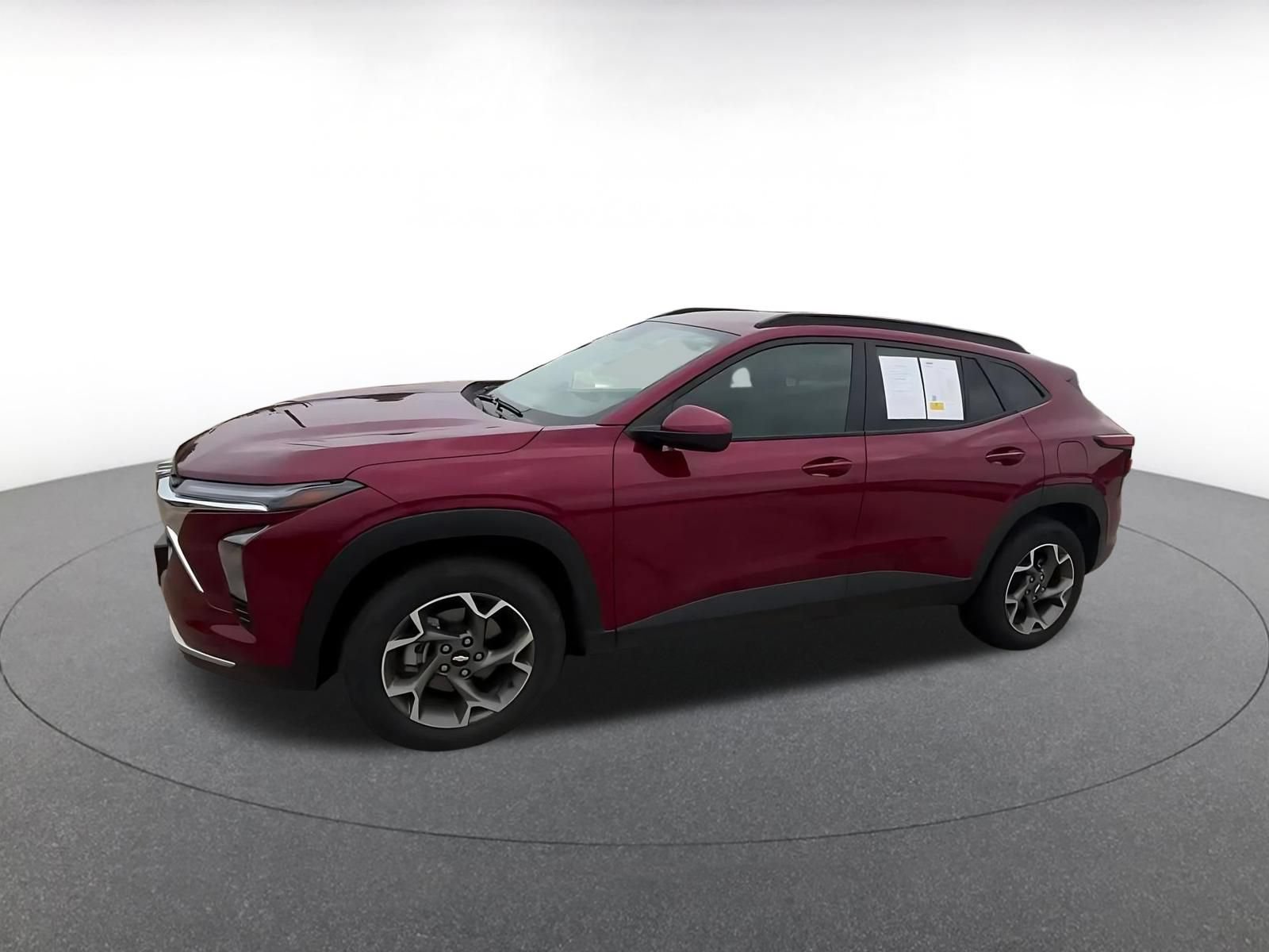 Used 2025 Chevrolet Trax LT FWD image 8