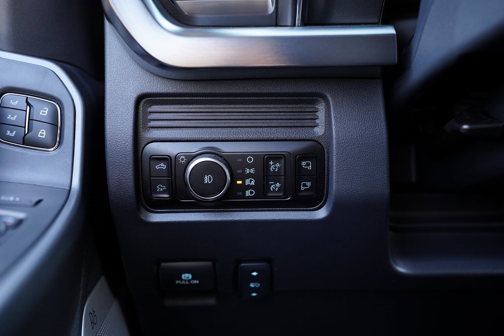 Used 2025 Ford F350 Lariat image 31