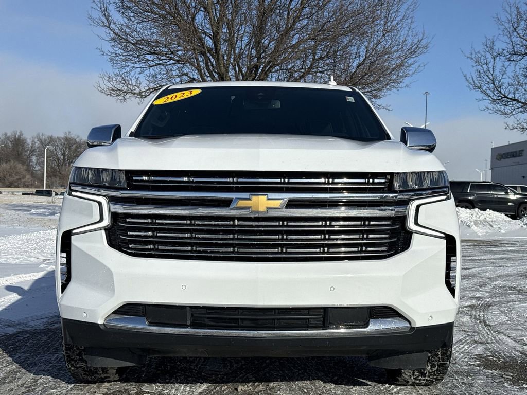 Used 2023 Chevrolet Suburban Premier image 3