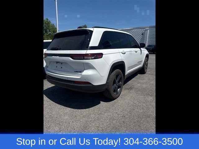 Used 2023 Jeep Grand Cherokee Limited w/ Black Appearance Package AWD/4WD image 7