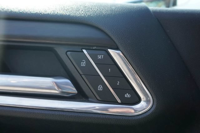 Used 2025 GMC Sierra 1500 SLT AWD/4WD image 13