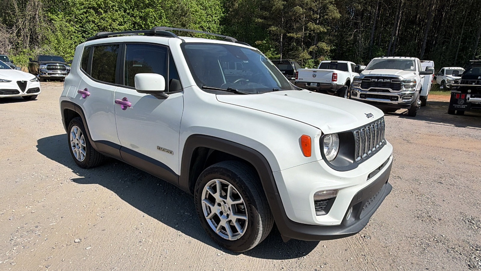 Used 2020 Jeep Renegade Latitude w/ UConnect 8.4 Nav Group AWD/4WD image 5