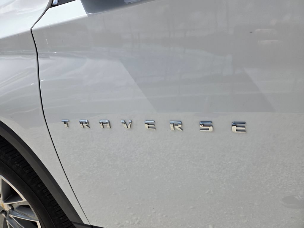 Used 2023 Chevrolet Traverse LT FWD image 3
