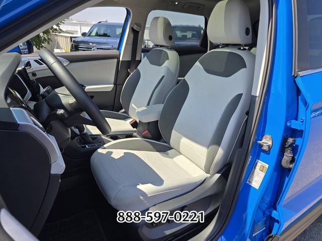 Certified 2025 Volkswagen Taos SE FWD image 9