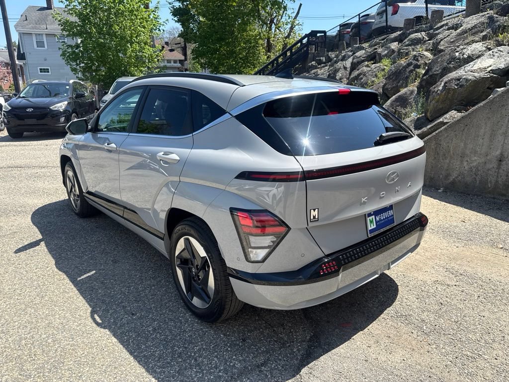 Certified 2024 Hyundai Kona Limited FWD image 4