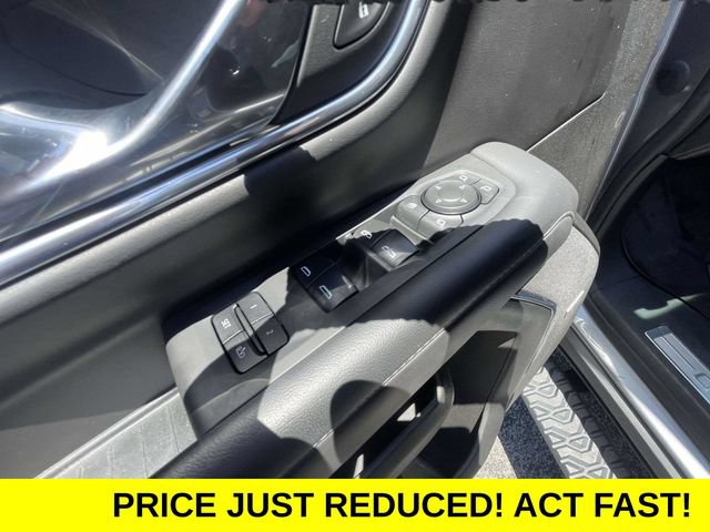 Used 2023 Chevrolet Tahoe Z71 w/ Luxury Package AWD/4WD image 19