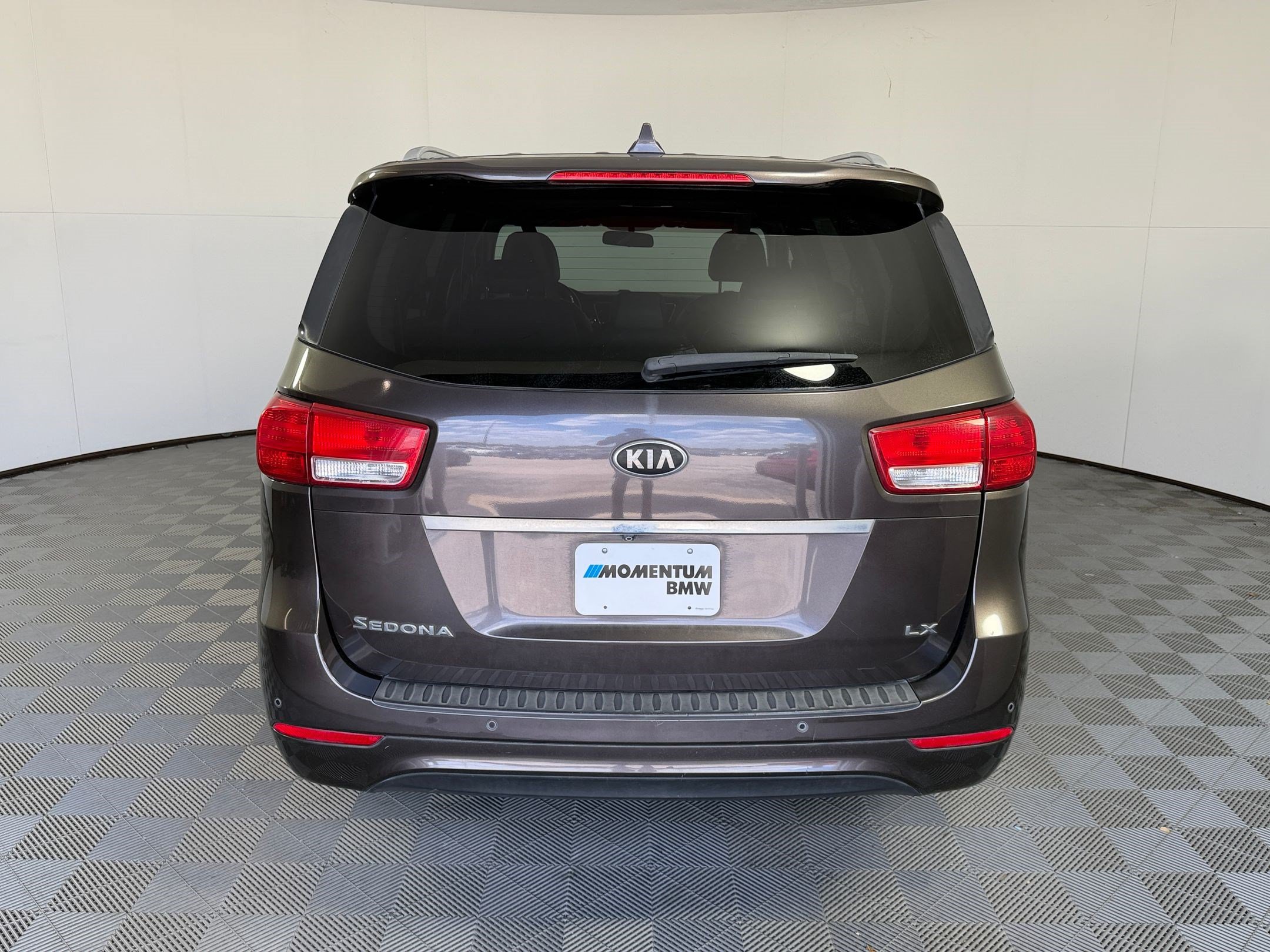 Used 2017 Kia Sedona LX w/ LX Essentials Premium Package FWD image 10