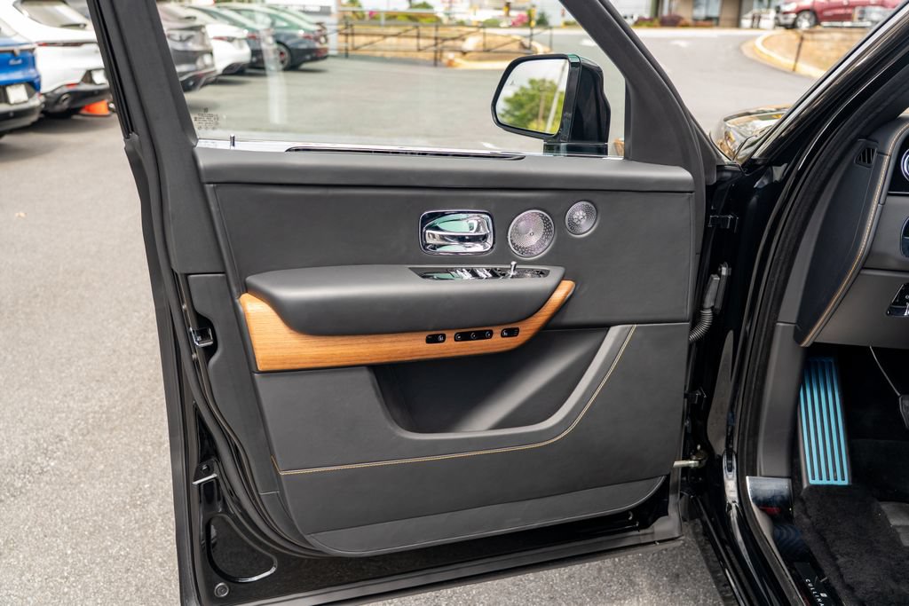 Used 2025 Rolls-Royce Cullinan AWD/4WD image 13