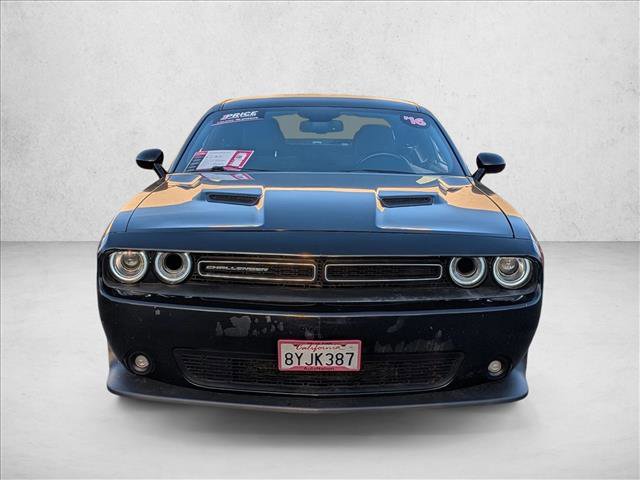 Used 2016 Dodge Challenger SXT video 2