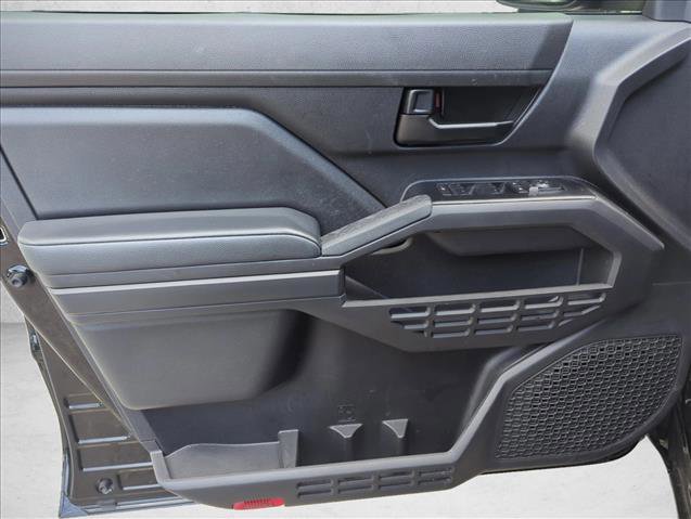 Used 2025 Toyota Tacoma SR image 7