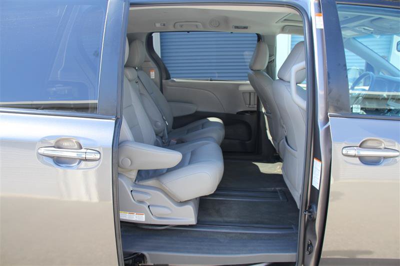 Used 2016 Toyota Sienna XLE w/ XLE Navigation Package FWD image 19