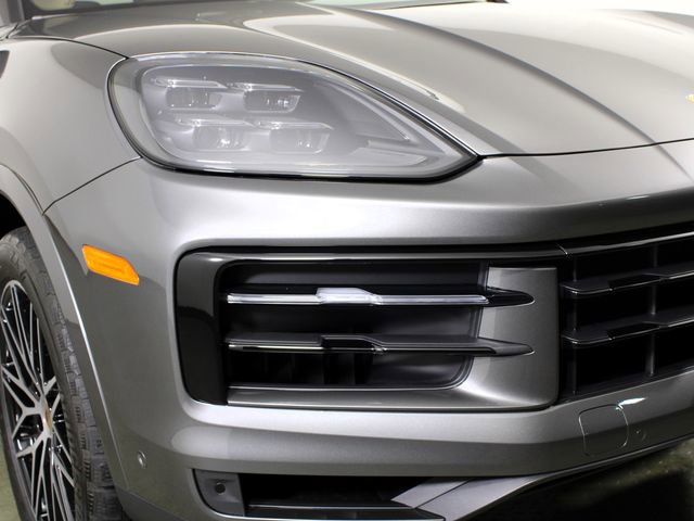 Certified 2025 Porsche Cayenne AWD/4WD image 11