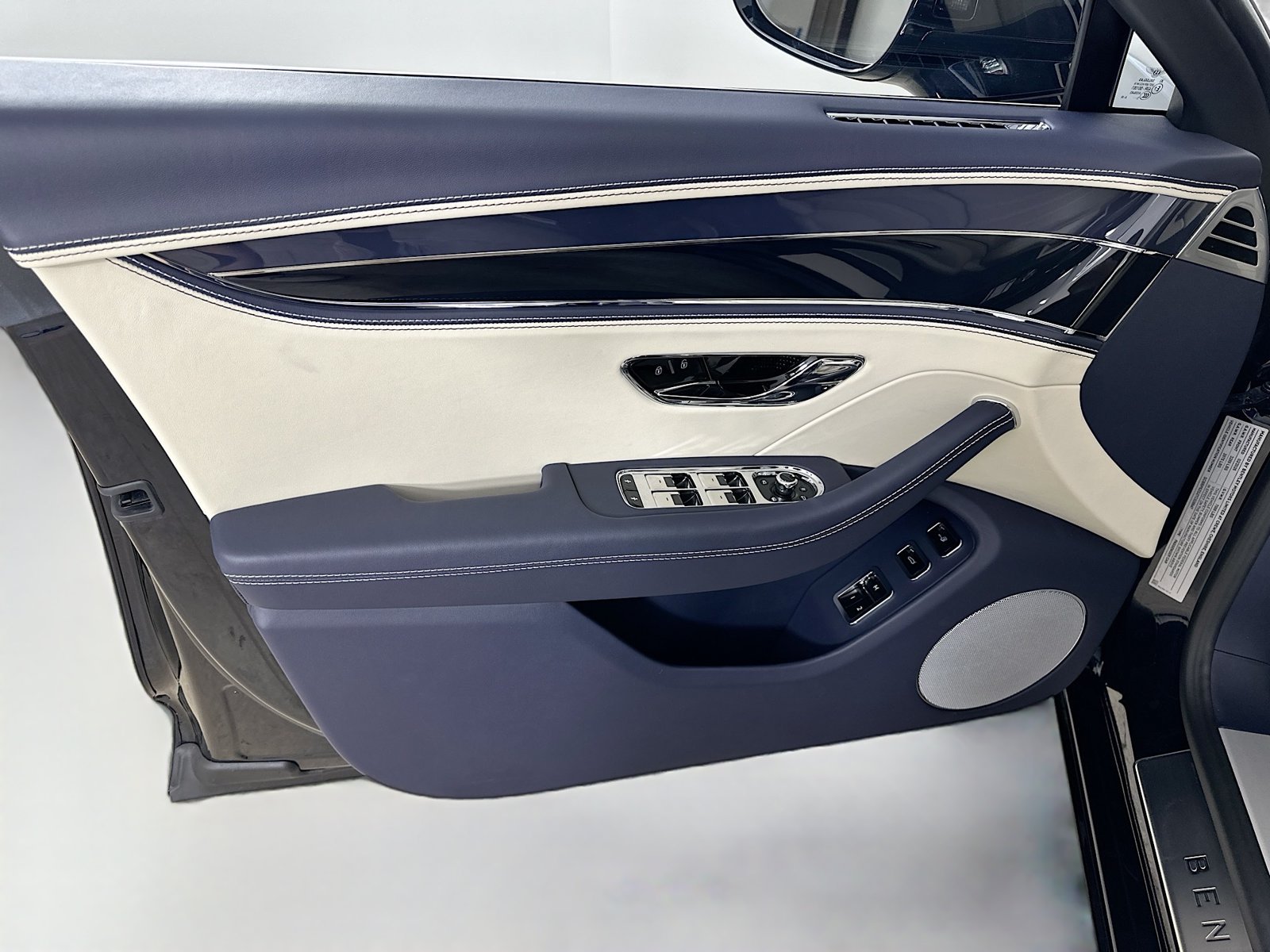 New 2026 Bentley Flying Spur V8 AWD/4WD image 18