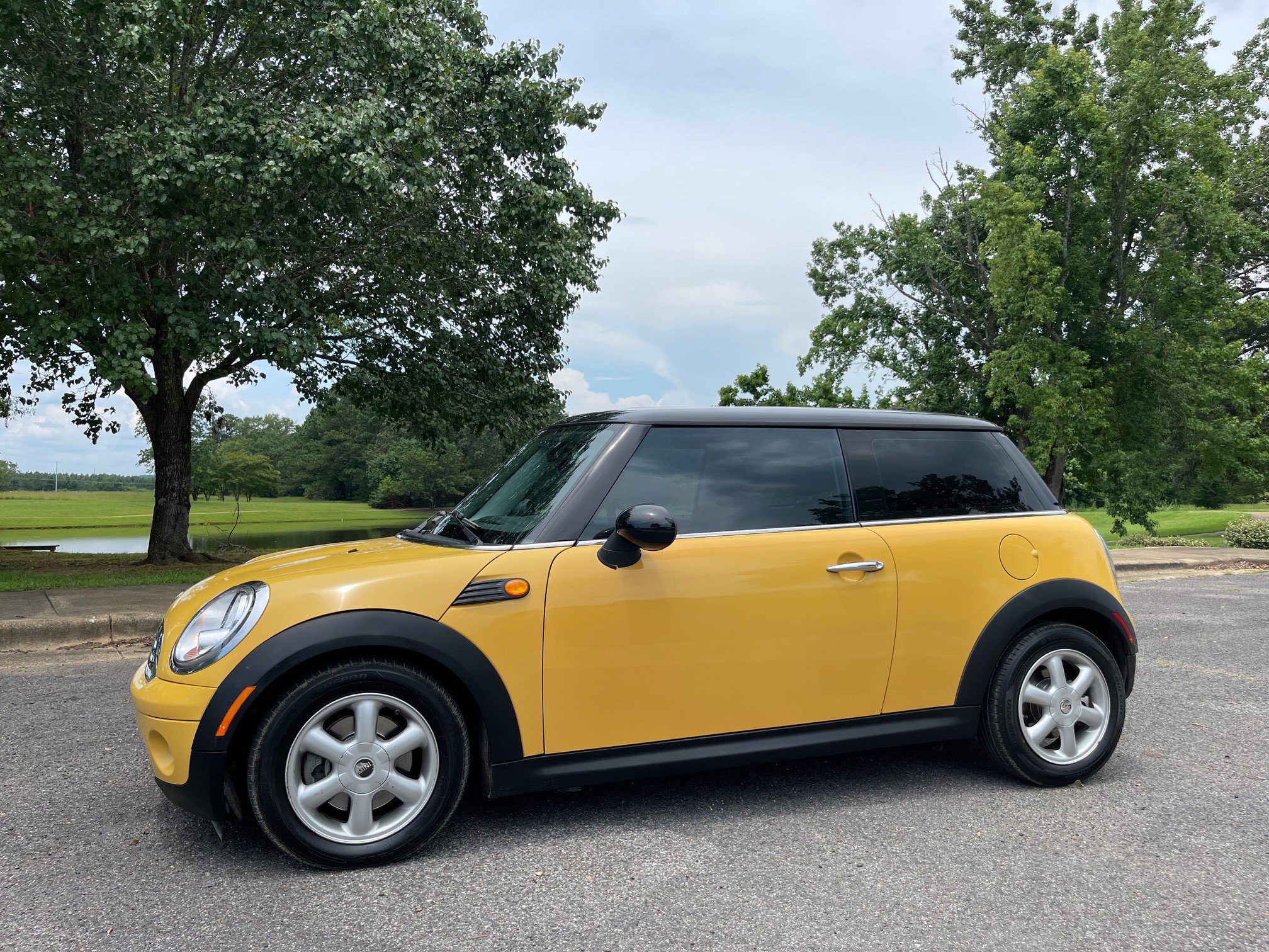 Used 2009 MINI Cooper Hardtop image 1