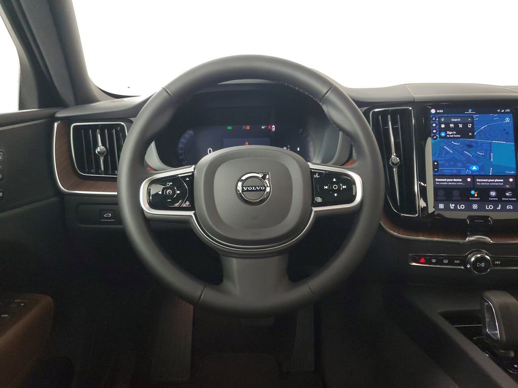 Certified 2025 Volvo XC60 B5 Plus image 18