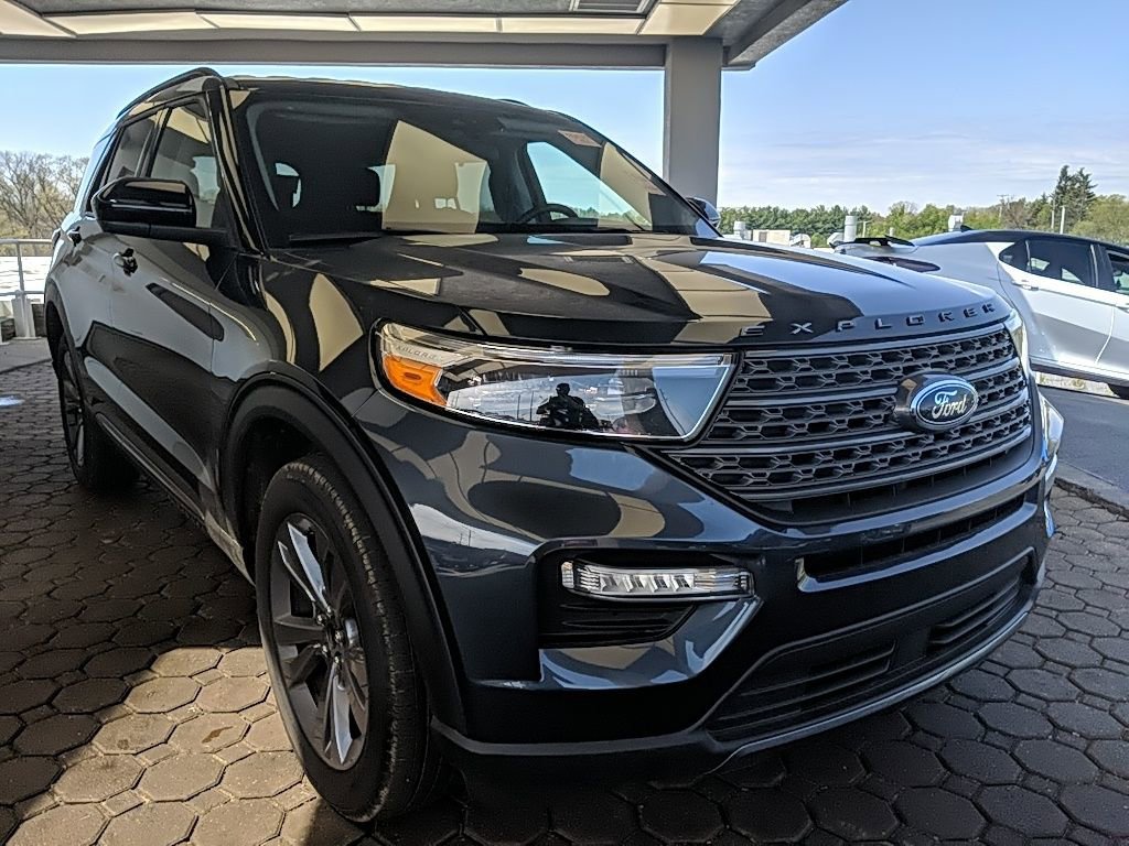 Used 2023 Ford Explorer XLT w/ Equipment Group 202A image 4