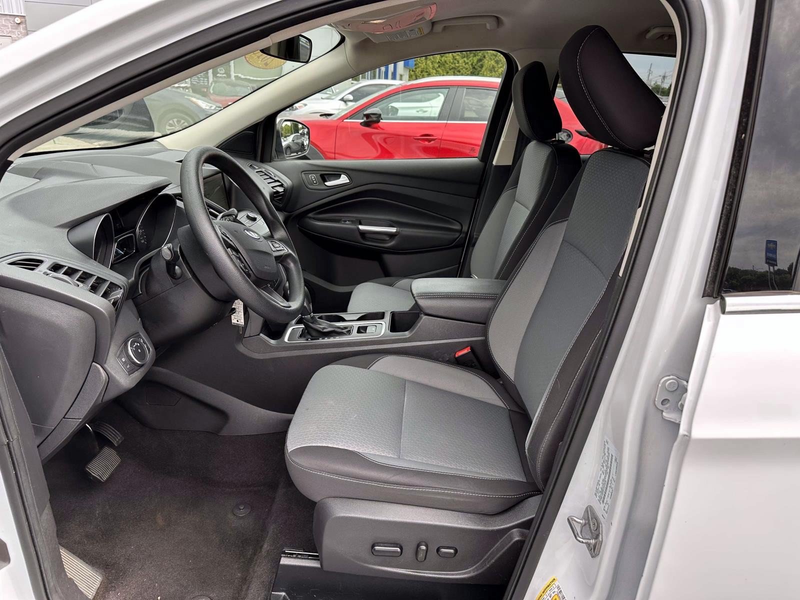 Used 2018 Ford Escape SE w/ SE Sync 3 Package AWD/4WD image 11